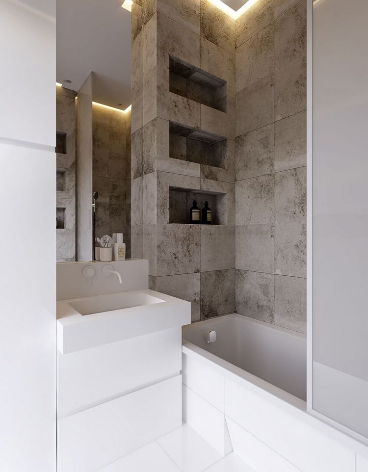 Fehér és textúrált szürke szürke felületek kombinációja - zuhanykabin, fürdőkád, süllyesztett polcok