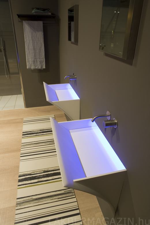 A fallal egységben megjelenő mosdó | antoniolupi - Strappo A fallal egységben megjelenő mosdó | antoniolupi - Strappo