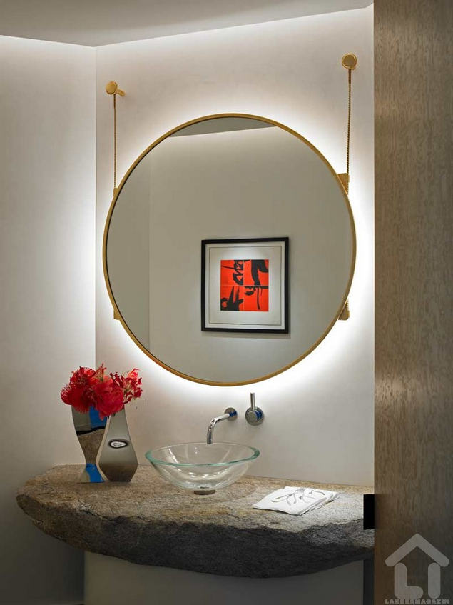 kerek forma egységes a mosdónál és a tükörnél, ezzel összhangban íves a természetes hatást adó kő mosdópult