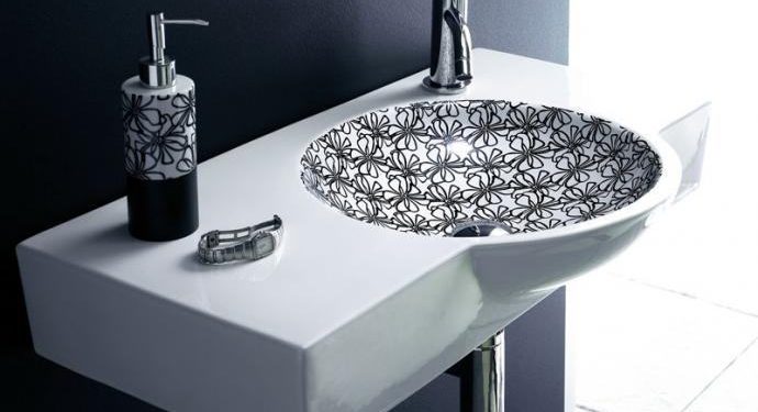 Stílusos fekete-fehér mosdók  kellemes dekor mintákkal | BATHCO