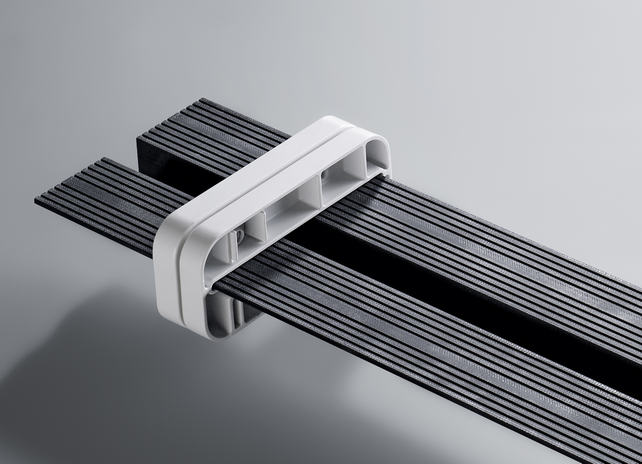 A Viega Advantix Vario zuhanylefolyóhoz egy gérvágó keretet is szállítunk. A méretrevágás után az öntömítő záróelemeket csavarok rögzítik a zuhanylefolyó-profil nyitott végéhez.