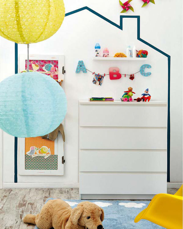 A festett (lehet ragasztani is) csík házat formál mely keretbe foglalja a bútorokat és egyedi, kretatív hangulatot sugároz. A festett (lehet ragasztani is) csík házat formál mely keretbe foglalja a bútorokat és egyedi, kretatív hangulatot sugároz.