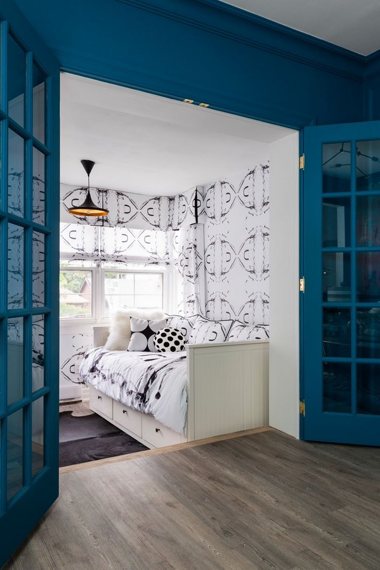 Nem csak a tapéta készülhet a gyerek rajzának mintaként való felhasználásával, de a függöny és ágynemű is digitális nyomtatással lett díszítve (kép: South Hill Interiors)