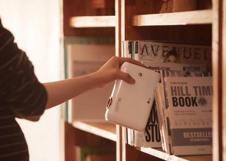 Varázsolj saját kertmozit bárhol az LG Minibeam LED projektoraival