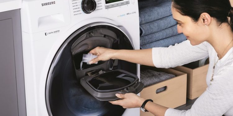 Mosógép, amely egy sor innovatív és úttörő funkcióval nyújt hatékony megoldást a mosás során felmerülő nehézségekre - Samsung AddWash