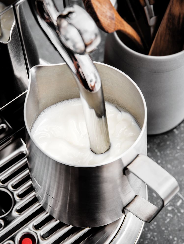 CREATISTA PLUS tejkiöntő Nespresso