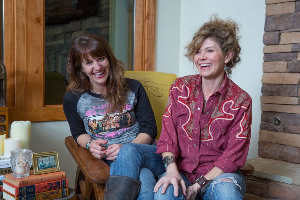 Az Ócskaságvadászok - Amie és Jolie Sikes, a két „ócskaságvadász” szokatlan szenvedélyüknek hódolnak: ócskaságokból készítenek egyedi bútoroka