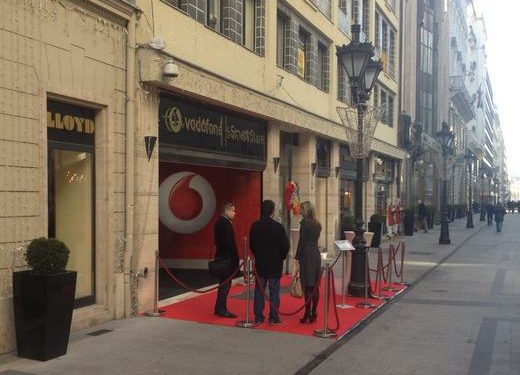 Különleges dizájnnal nyit a Vodafone Smart Store a Fashion Street-en