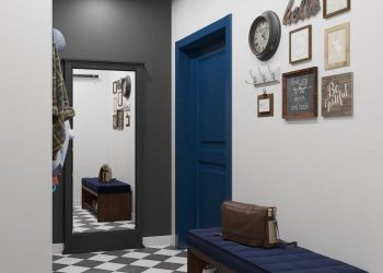 Előszoba - kék ajtó, szürke és fehér falak, szürke-fehér padlóburkolat átlóban lerakva, cipőtartós pad, tükör