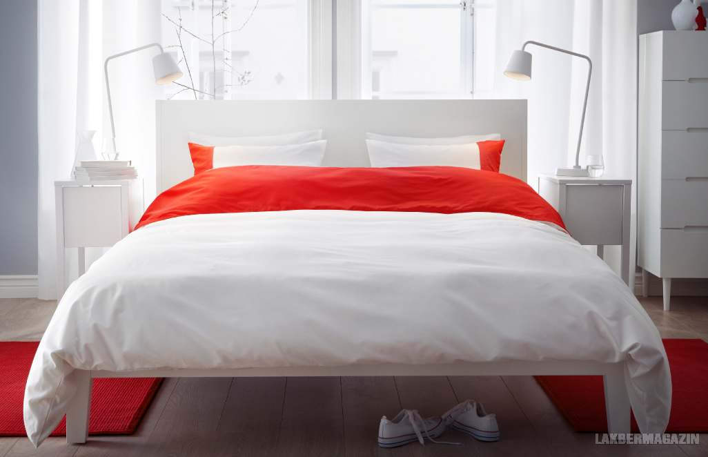 piros feher haloszoba ikea katalogus 2013