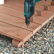A fa teraszburkolatok lerakása általában rendkívül egyszerű 3
