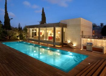 Kültéri egzóta fa teraszburkolat, a gyönyörű természetes választás (Kép: Elad Gonen & Zeev Beech)