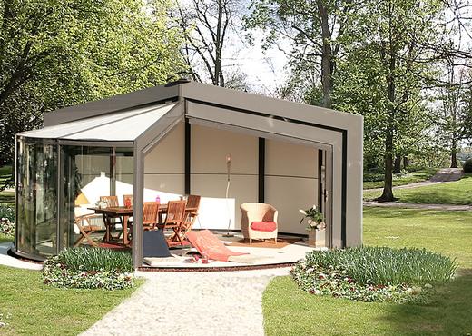 Zárt terasz köríves üveg panelekből - a bezártság érzése nélkül - OpenSun