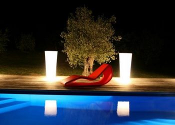 Organikus kerti bútor design újrahasznosított műanyagból