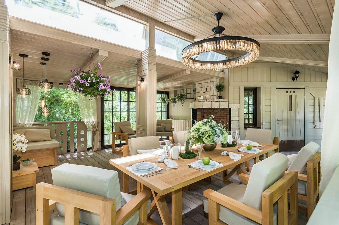 Veranda gyönyörűen felújítva - egy hangulatosan berendezett szép nagy 46m2-es fedett terasz