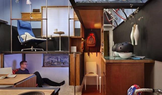 Egyedien és ötletesen megtervezett élettér egy 17nm-es alagsori kis lakásban
