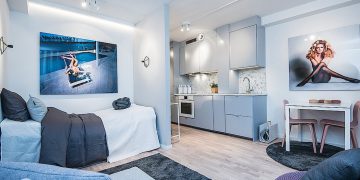 Mini lakás egyszerű, praktikus berendezéssel, 25m2-en a 2016-os év színei - Pantone - köszönnek vissza