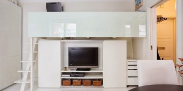 Mini lakás minimalista stílusban, modern nappalival, galériával - 29nm