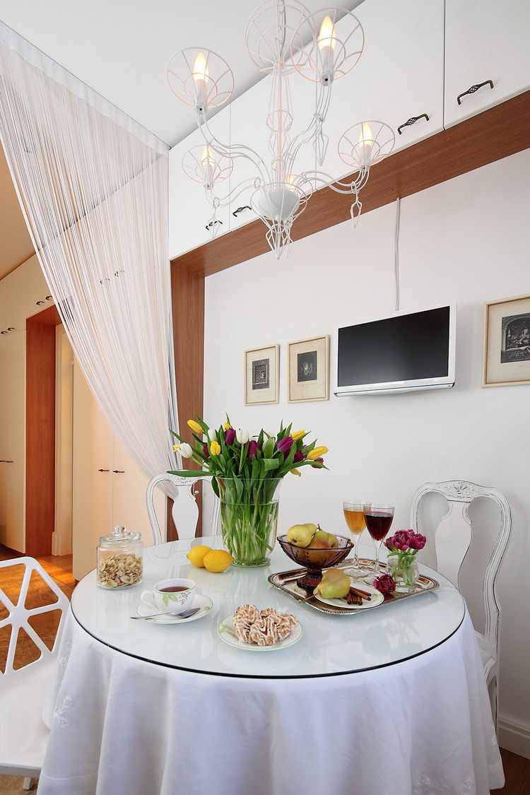 Tavasz színeivel dekorált kedves kis 33m2-es lakás - vidám színpaletta, külön konyha étkezővel Tavasz színeivel dekorált kedves kis 33m2-es lakás - vidám színpaletta, külön konyha étkezővel