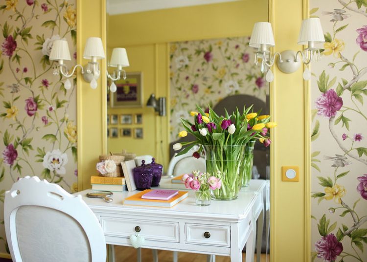 Tavasz színeivel dekorált kedves kis 33m2-es lakás - vidám színpaletta, külön konyha étkezővel