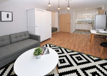 Fiatalosan kialakított 33m2-es, tetőtéri stúdió lakás Pécs történelmi belvárosában