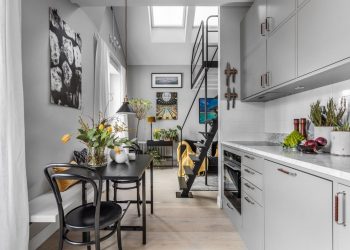 Tetőtéri kis lakás remek kialakítással és stílusos megjelenéssel - galériával kihasználva a nagy belmagasságot és a tetőablakokat