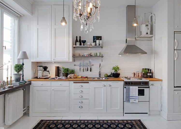 36m2-es otthonos kis lakás világos, hangulatos berendezéssel, kényelmes konyhával, hálófülkével