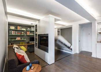 Eltolható TV fallal kialakított többfunkciós tér egy kis 36m2-es lakásban