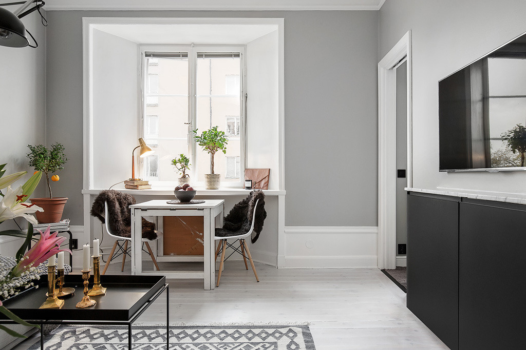 Remek 38m2-es kis lakás egyszerű, praktikus berendezéssel, semleges, kontrasztos színpalettával Remek 38m2-es kis lakás egyszerű, praktikus berendezéssel, semleges, kontrasztos színpalettával