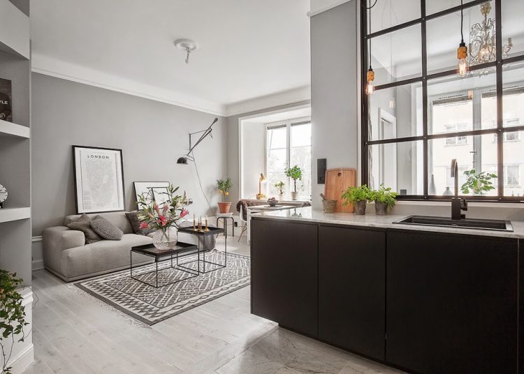 Remek 38m2-es kis lakás egyszerű, praktikus berendezéssel, semleges, kontrasztos színpalettával