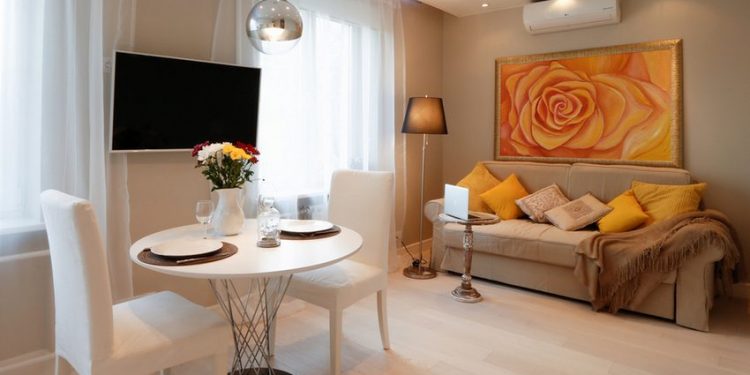 Hogyan rendezz be egy másfél szobás kis lakást hangulatos bézs árnyalatokkal, otthonosan - 40m2-es példa
