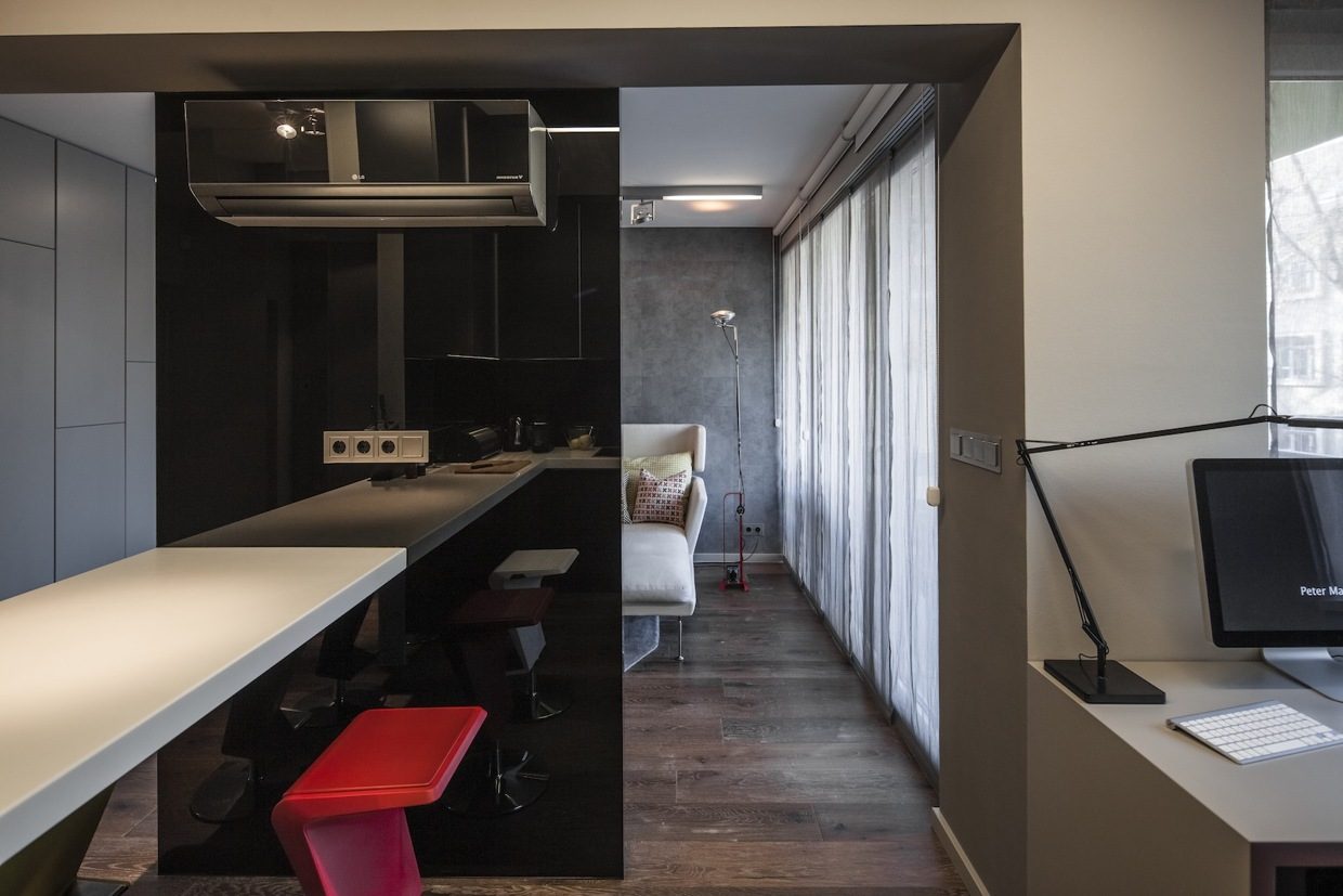 Társasházi 40nm-es, modern kis lakás praktikus térszervezéssel, a szürke árnyalataival Társasházi 40nm-es, modern kis lakás praktikus térszervezéssel, a szürke árnyalataival