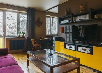 43m2-es lakás régi öt emeletes téglaházban - egy férfi otthonának újjászületése