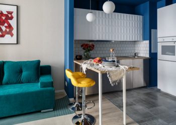 Feltűnő színek és geometrikus minták egy 43m2-es lakásban