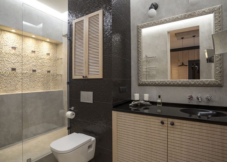 Gardrób, álkandalló és TV a nappali bútorban, kellemes természetes színek és anyagok - 43m-es lakás