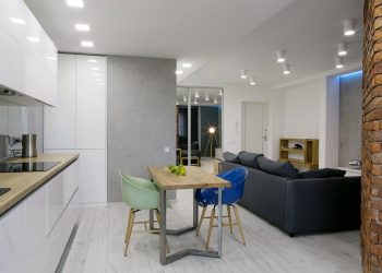 Legénylakás - 44m2-es térben leválasztott hálószoba, világos, modern, szimpla berendezés