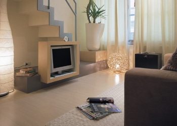 Kis lakás, nagy belmagasság - ötletes és stílusos megoldások 46nm-en