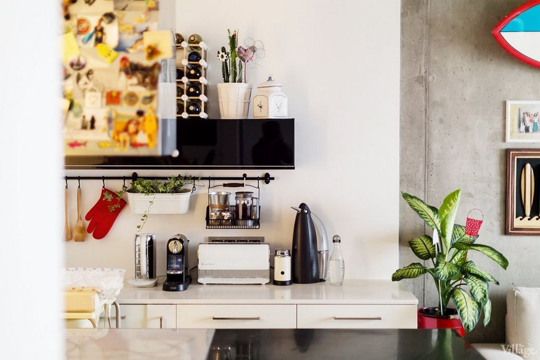 Egyedi és modern kis 47nm-es lakás csupasz beton felületekkel és fehér, gipszkarton elemekkel Egyedi és modern kis 47nm-es lakás csupasz beton felületekkel és fehér, gipszkarton elemekkel