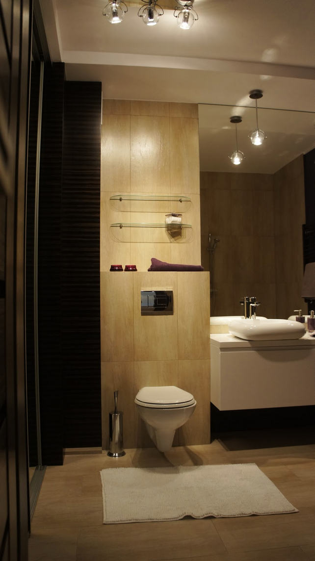 WC a fürdőszobában elegáns kialakítással WC a fürdőszobában elegáns kialakítással