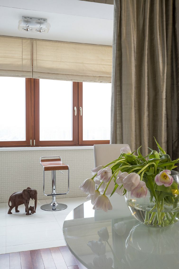 Különlegesen berendezett kis lakás szép anyagokkal, szokatlan formákkal