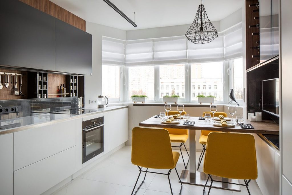 Modern konyha ötletek - minden részletében gondosan megtervezett, elegáns 12m2-es konyha étkezővel - fa, üveg, márvány, fehér és matt fekete