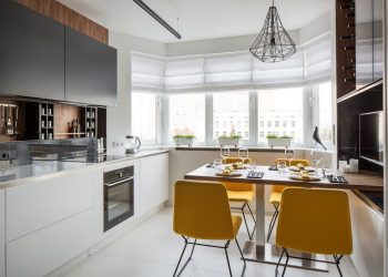 Modern konyha ötletek - minden részletében gondosan megtervezett, elegáns 12m2-es konyha étkezővel - fa, üveg, márvány, fehér és matt fekete