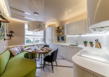 13m2-es konyha átalakítása társasházban - sarok ülőgarnitúra, fehér konyhabútor, sok fény