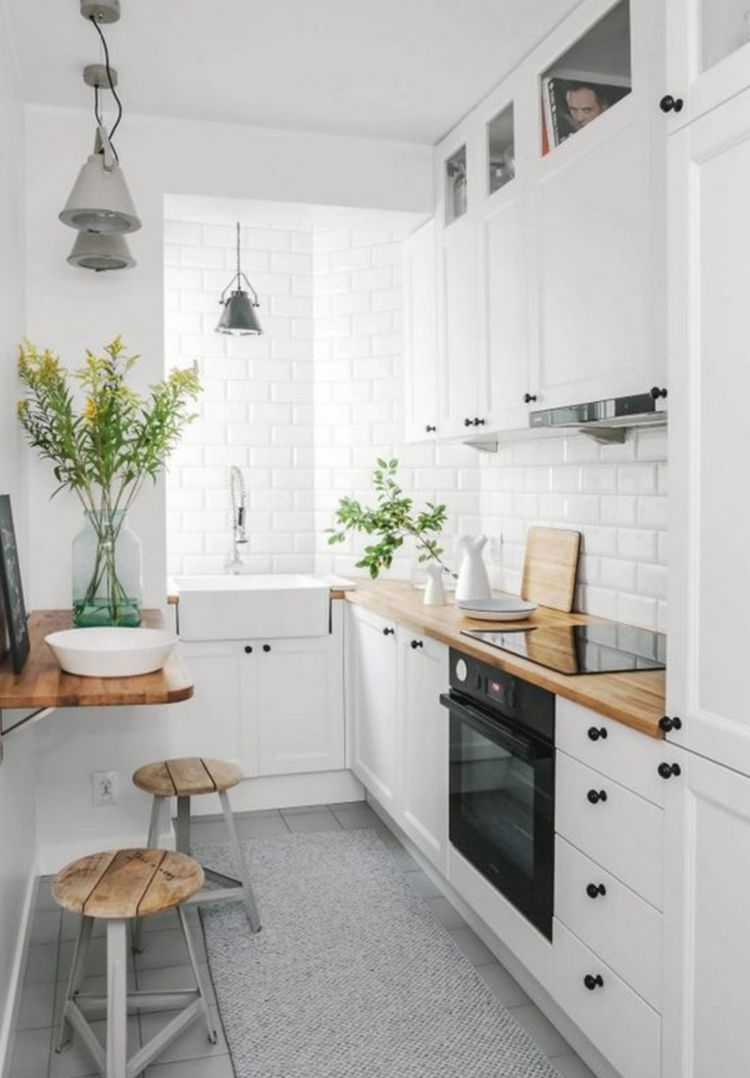 Még helytakarékosabb a falra szerelt, lehajtható lap, melyet pillanatok alatt étkezővé alakíthatunk