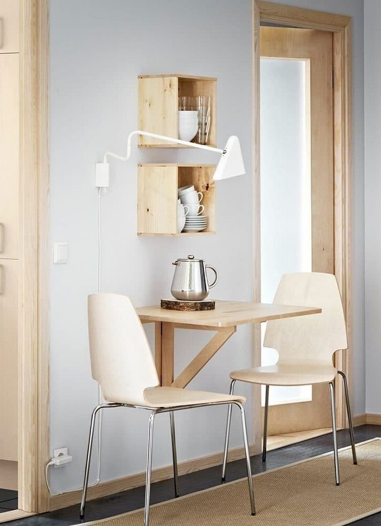 Kis étkező a konyhán kívül elhelyezve Kis étkező a konyhán kívül elhelyezve