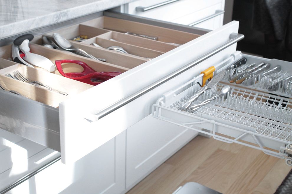 Mosogatógép kihúzható keskeny evőeszköztartó fiókkal Mosogatógép kihúzható keskeny evőeszköztartó fiókkal
