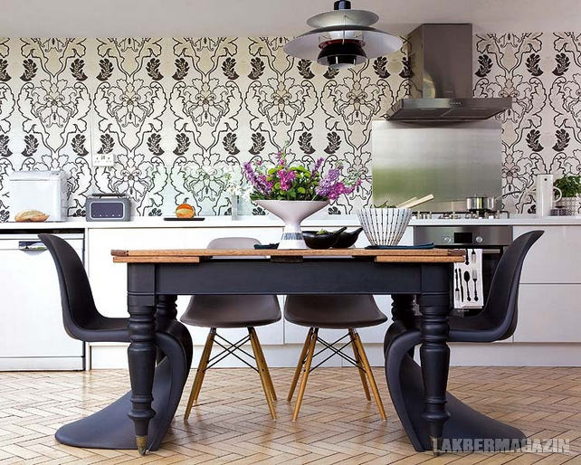 Modern konyha felső konyhaszekrények nélkül, dekoratív tapéta háttérrel - ötletadó Modern konyha felső konyhaszekrények nélkül, dekoratív tapéta háttérrel - ötletadó