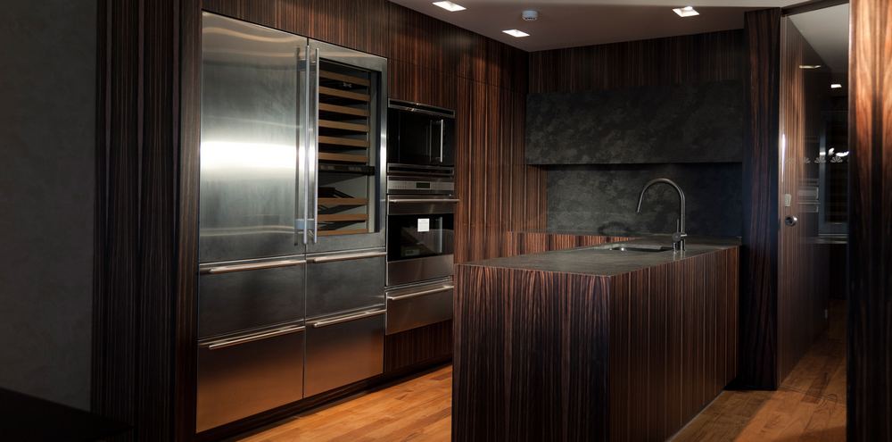 konyha trend 2018 szinek anyagok butor hatfal mosogato 03