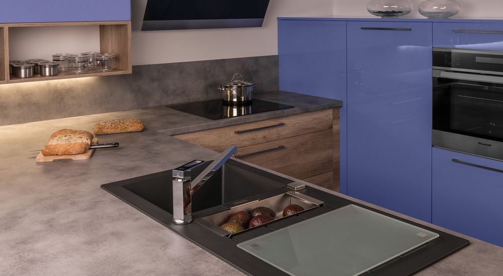 konyha trend 2018 szinek anyagok butor hatfal mosogato 07