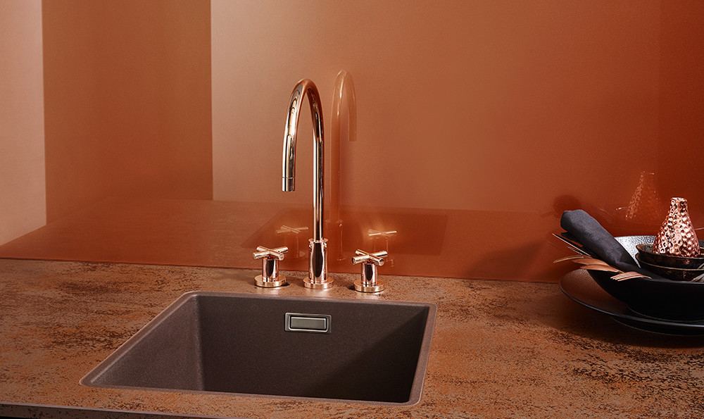 konyha trend 2018 szinek anyagok butor hatfal mosogato 14